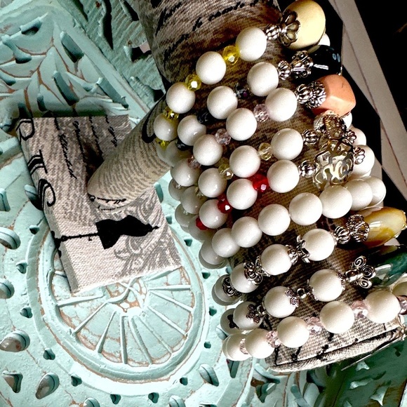 Milky white jade beaded handcrafted bracelet/ pure heart healing crystals - Picture 5 of 10